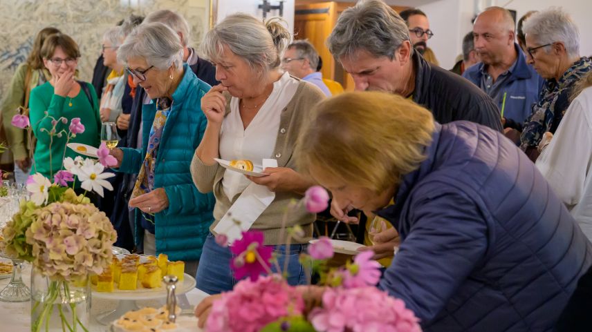 Grossandrang beim Zuckerbäckerbuffet.