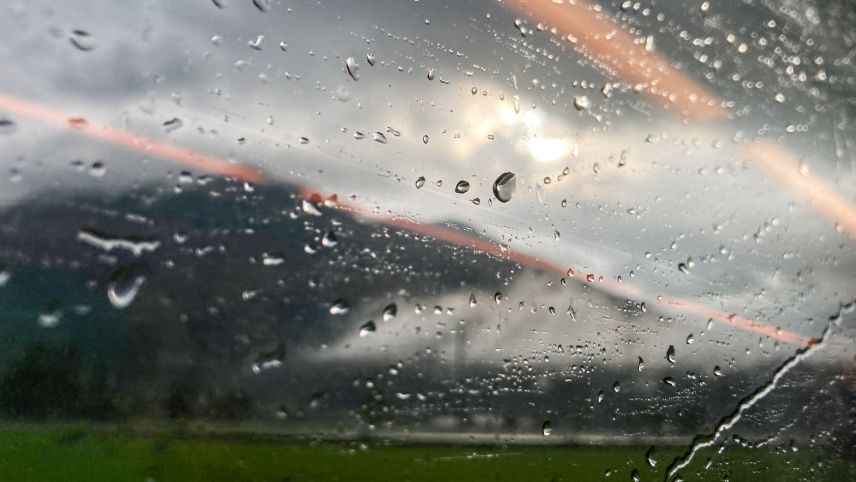 Was jetzt, bewölkter Himmel, Regen oder Sonnenschein? Prognosen haben es in sich, das Wetter auch. Foto: Jon Duschletta