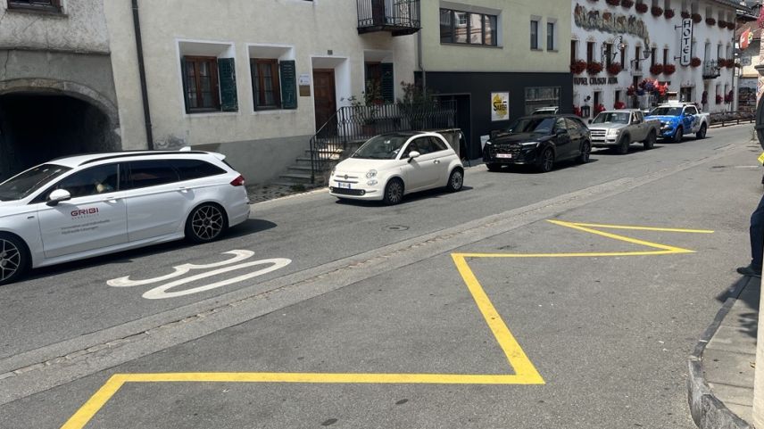 La bacharia Saxer a Sta. Maria as rechatta immez il cumün ed es eir confruntada cul grond trafic. Listess nun es ün sviamaint ingüna soluziun pel bacher Rico Saxer. fotografia: David Truttmann