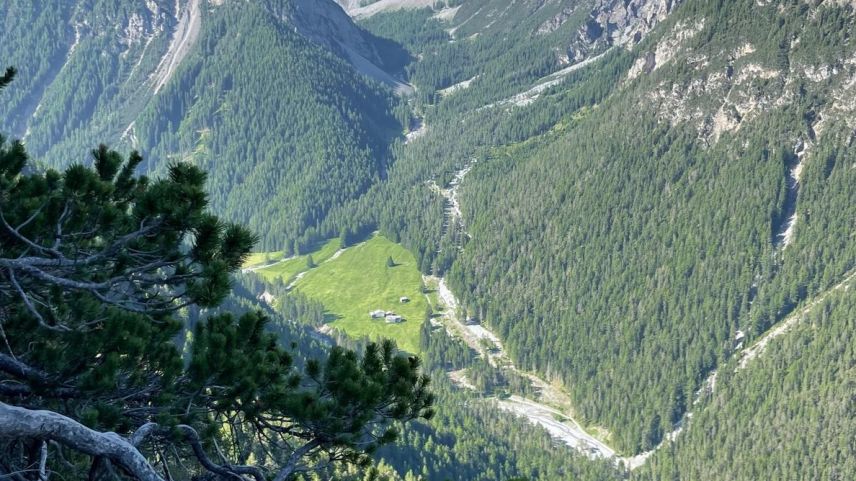 Uina Dadora mit Val Curtinatsch. Foto: Beat Hofmann