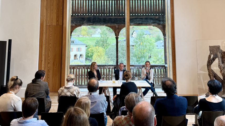 Am Podium nahmen Agnieszka Sosnowska, Mattias Bulfoni und Martina Schlapbach teil. Foto: Fadrina Hofmann