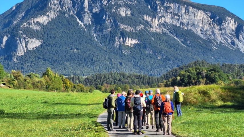 Bei herrlichem Herbstwetter haben rund 140 Teilnehmerinnen und Teilnehmer die Umgebung von Chur unter die Füsse genommen. 
Foto: Wanderwege Graubünden