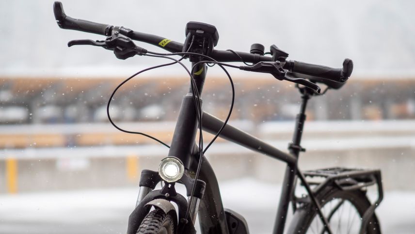 Die neue App «Cycle Track» der Suva liefert unter anderem Tipps für sicheres Fahren und empfiehlt zudem passende Ausrüstung. Foto: Daniel Zaugg