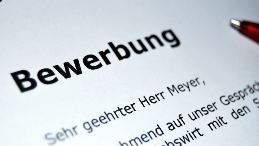 Das Ende der touristischen Sommersaison bedeutet mehr Stellensuchende. Foto: Anton Porsche / pixelio.de