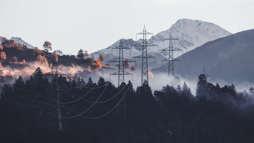 Swissgrid ist die Schweizer Netzbetreiberin. Auch die Albula-380-kV-Höchstspannungsleitung ist Teil des Übertragungsnetzes. Foto: Swissgrid