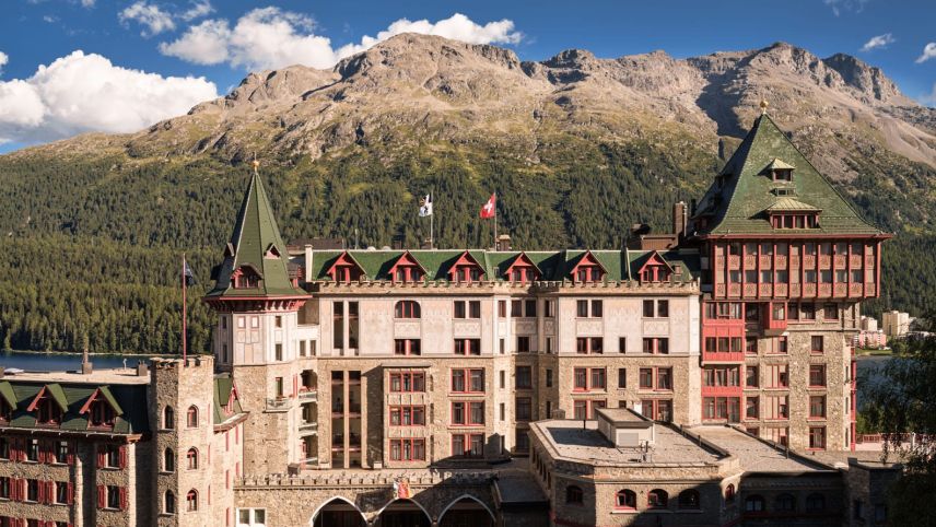 Von über 800 Expertinnen und Experten ausgezeichnet: das Badrutt‘s Palace Hotel in St. Moritz. Foto: Badrutt‘s Palace Hotel