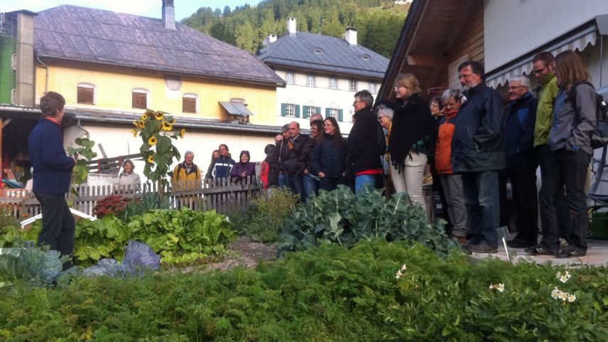 Üna jada han cumanzà ils cuors da rumantsch a Sta. Maria i’l üert da Corina Bott-Falett (fotografia: Mario Pult).