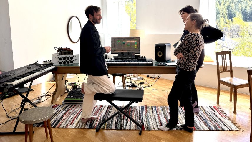 L'atelier temporar es cler e spordscha bler spazi. fotografia: Fadrina Hofmann