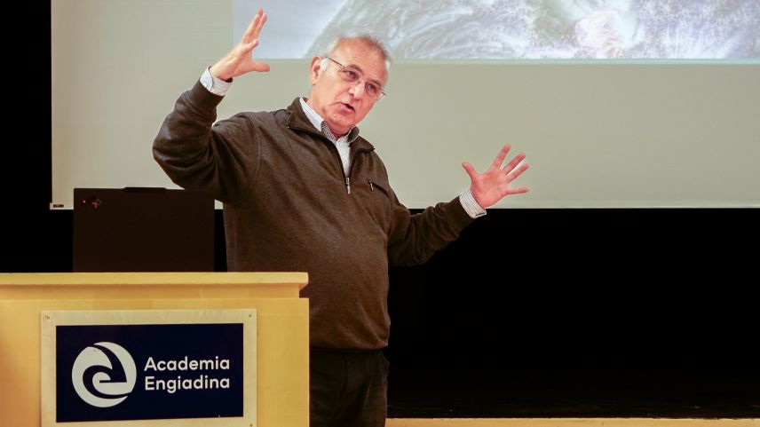 Der anerkannte Schweizer Sonnenphysiker Professor Sami K. Solanki verstand es, komplizierte physikalische Zusammenhänge allgemeinverständlich zu vermitteln und diese immer wieder mit einer Prise Humor aufzulockern. Fotos: Jon Duschletta