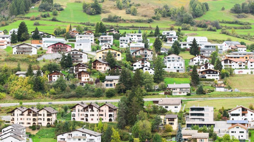 Il cumün da Scuol voul introdüer culla revisiun totala da la ledscha da fabrica üna taxa directiva sün seguondas  abitaziun (fotografia: Michael Steiner).