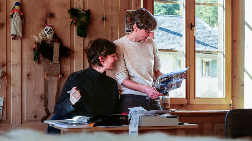 Pia Valär (links) und Esther Schena in Fuldera.