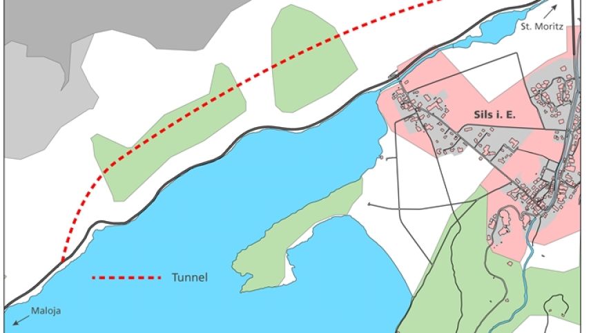 Das Nordportal des geplanten Tunnels würde in der Nähe des heutigen Kreisels am Eingang von Sils Maria in den Berg führen. Grafik: Standeskanzlei Graubünden