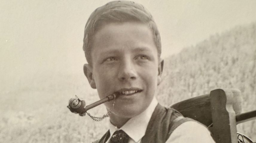 Il mat Claudio Vital a Chalandamarz. fotografia: archiv da famiglia Claudio Vital