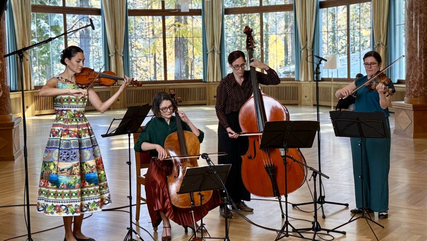Anna Staschia Janett, Cristina Janett, Barbara Gisler und Madlaina Janett. Foto: Fadrina Hofmann