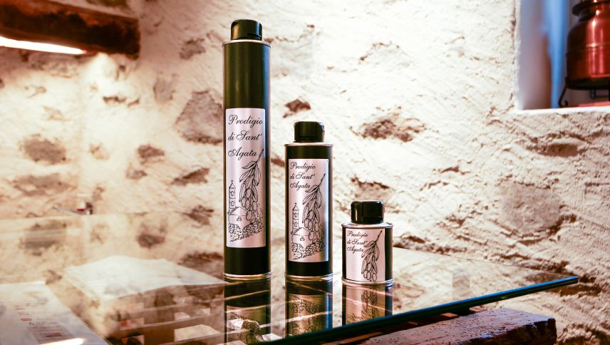 Das Olivenöl extra vergine aus Campascio trägt den geheimnisvollen Namen "Prodigio di Sant'Agata" - das Wunder der heiligen Agata, einer Schutzpatronin. Mit ihr verbindet sich eine ebenso geheimnisvolle Geschichte. 