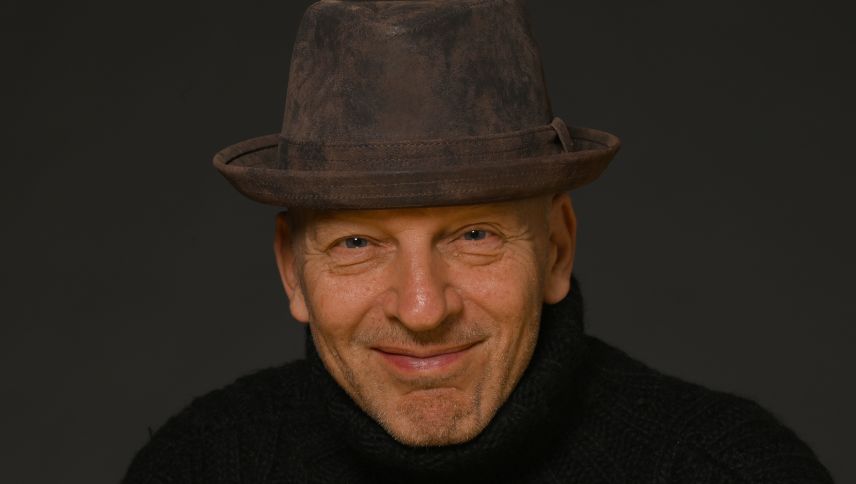 Tim Krohn: Der deutschstämmige Erfolgsautor aus Sta. Maria sucht – etwas resigniert – sein Seelenheil vermehrt in der Musik statt in Krimis und Romanen. Foto: Nina Mann