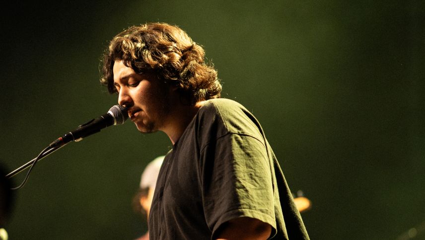 Seulfa, ein junger, aufstrebender Künstler aus Zürich, sorgte mit seiner Musik für etwas Tiefgang. Foto: Corina Holderegger / Cedric Kalt