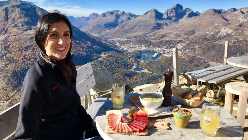 Jessica fühlt sich wohl in St. Moritz und geniesst es, zusammen mit ihrer Familie das Engadin zu entdecken. Vor allem die Ausflüge in die Berge haben es ihr angetan, davon kann man in New York nur träumen. Foto: Silvan Caderas