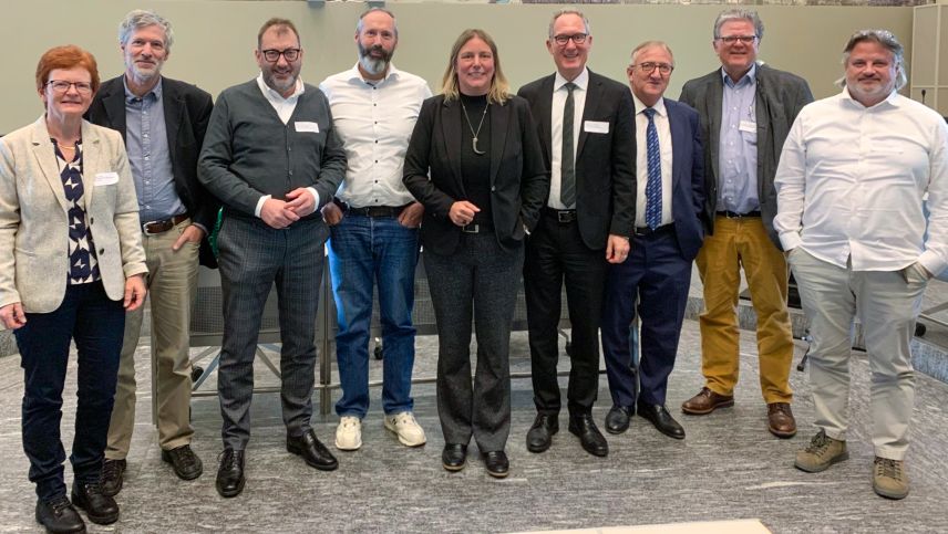 Von links: Judith Fasser, Rudolf Leuthold, Peter Peyer, Oliver Kleinbrod, Nina Gansner, die Präsidentin der IG Kleingemeinden, Christian Rathgeb, Christian Kasper, Tilman Slembeck und Maurizio Michael. Foto: IG Kleingemeinden