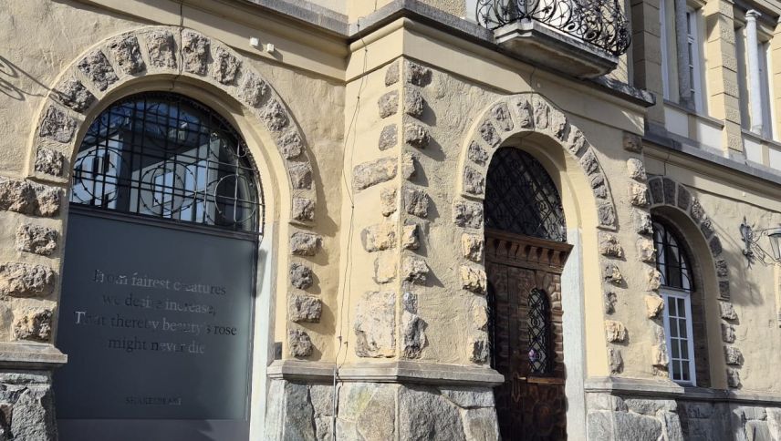 Die Hauptverhandlung fand im alten Schulhaus in St. Moritz statt. Foto: Georg Luzzi