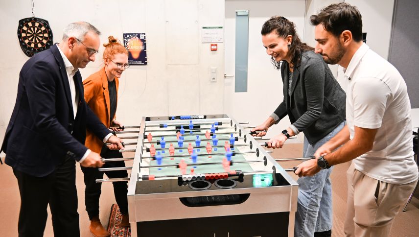 Ein Sinnbild für gemeinschaftliche Politik. Verschiedene Taktiken und Spielzüge können zum Sieg führen – und ab und an zu einem Unentschieden, dem  Kompromiss. 	Foto: Reto Stifel