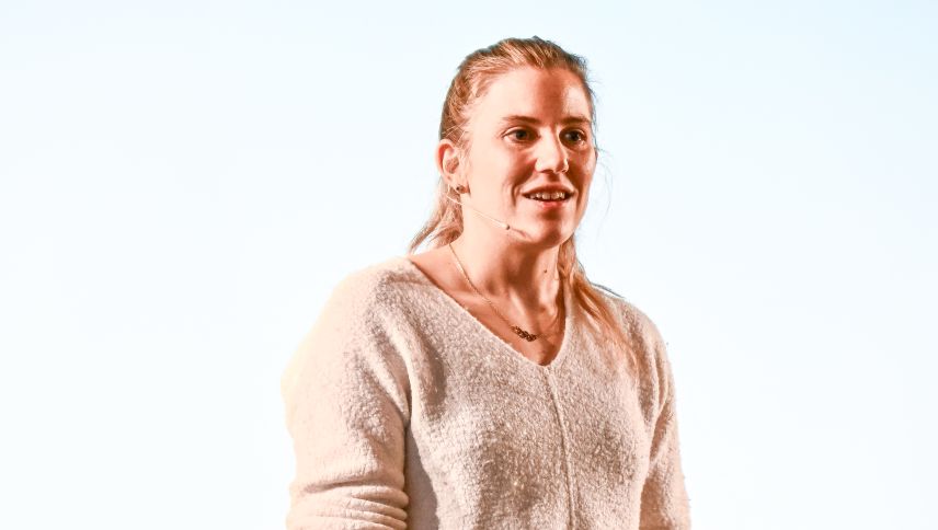 Gewährte tiefe Einblicke in ihre Hochs und Tiefs während ihrer Aktivzeit: Weltmeisterin im Bouldern und Eisklettern Petra Klingler. Foto: Sina Margadant