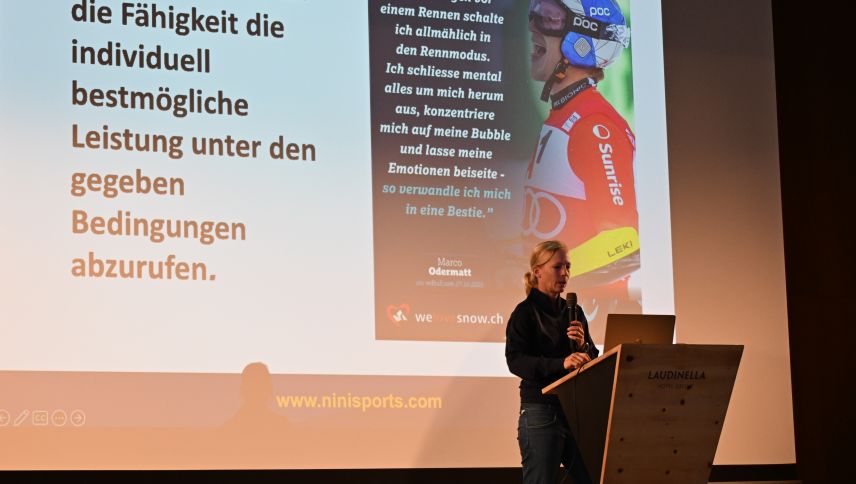 Organisatorin Nina Nittinger bei ihrer Eröffnungsansprache. Foto: Sina Margadant