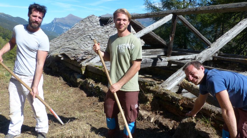 Patrick Müller, Simon Flückiger e Daniel Reichmuth lavuran eir quist’eivna amo a Chant Sura (fotografia: Flurin Andry).