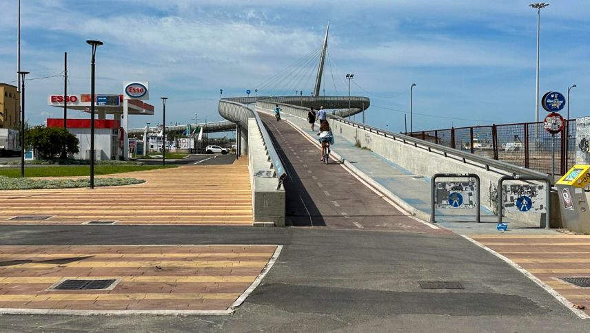 Velo- und Fussgängerbrücke bei Pescara. Foto: Daniel Müller
