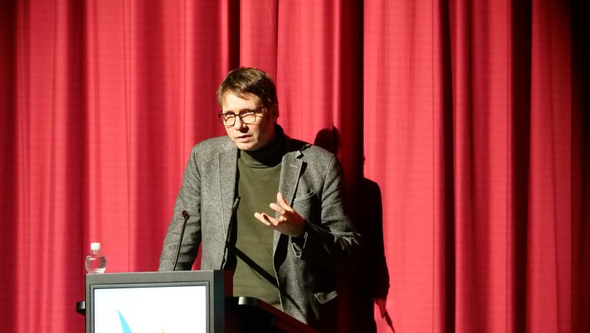  Florian Leiber vom Forschungsinstitut für biologischen Landbau FiBL. Er referierte zur Frage, ob es Nutztiere noch braucht oder nicht. Foto: Jon Duschletta