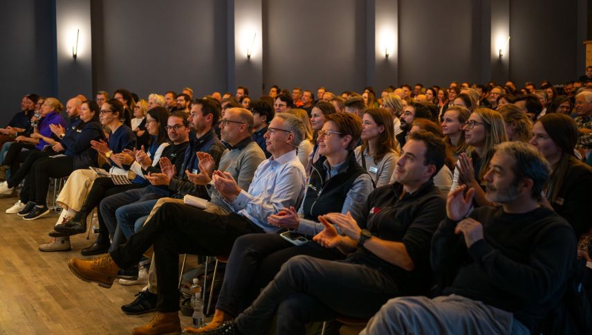 Blick ins Publikum beim vorweihnachtlichen Winter Kick-off.  		Foto: Engadin Tourismus