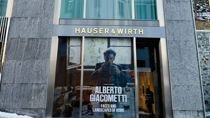 Unübersehbar ist die Werbung für die neue Ausstellung. Foto: Fadrina Hofmann