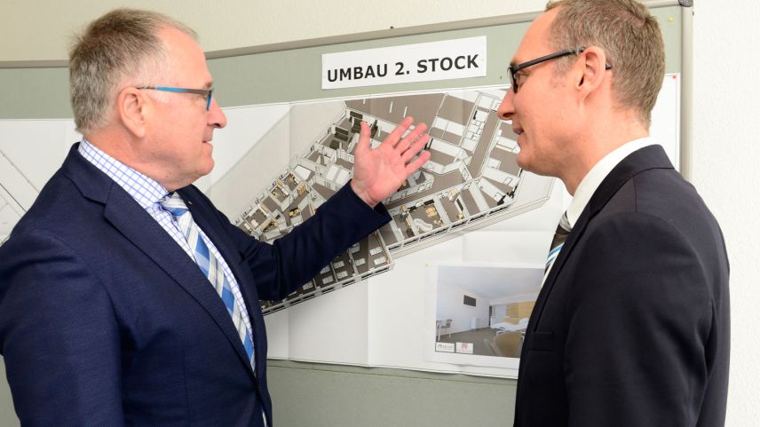 Spital CEO Heinz Schneider (rechts) und Regierungspräsident Christian Rathgeb