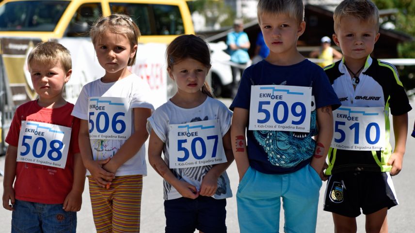 40 Jugendliche haben am 1. Kids-Cross am Unterengadiner Sommerlauf teilgenommen (Foto: Foto Taisch Scuol).