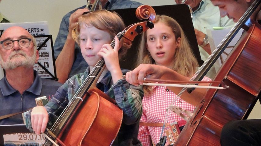 Far musica cun grond plaschair fa bain a corp ed orma (fotografia: Benedict Stecher).