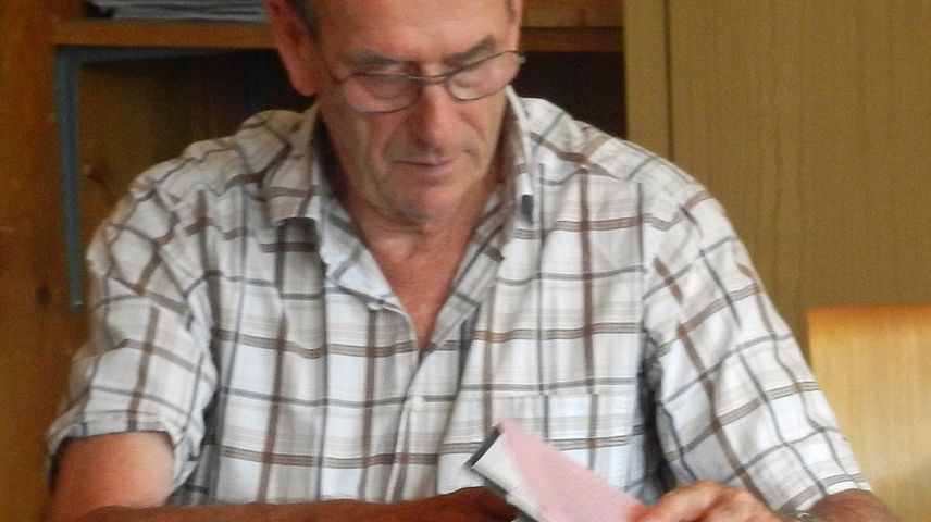 Plaina concentraziun dals partecipants pro’ls cuors intensivs da rumantsch a Scuol (fotografia: Annatina Filli).