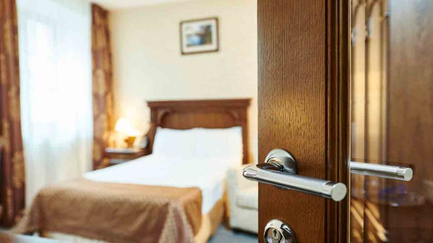 Für die kleineren Teams, Medienschaffenden und Sponsoren der Ski-WM 2017 sucht das Organisationskomitee noch rund 1000 Betten. Foto: Shutterstock.com/Dmitry Kalinovsky