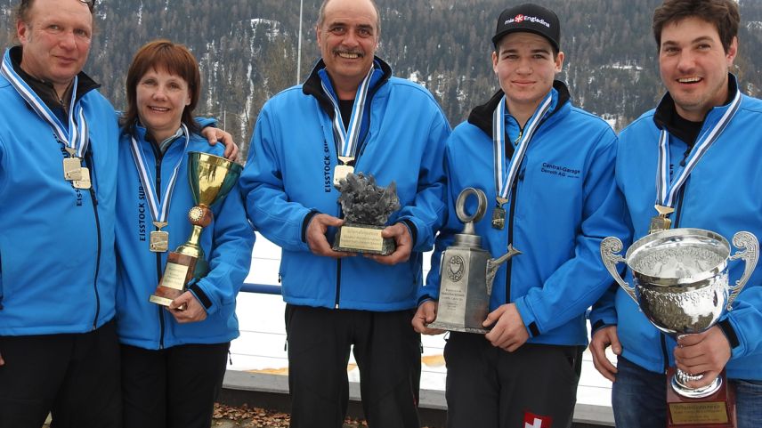 Von links: Jon Curdin Cantieni, Erica Koch, Otto Davaz, Orlando Bass und Claudio Mathieu (alle ES Sur En) (Foto: Nicolo Bass).
