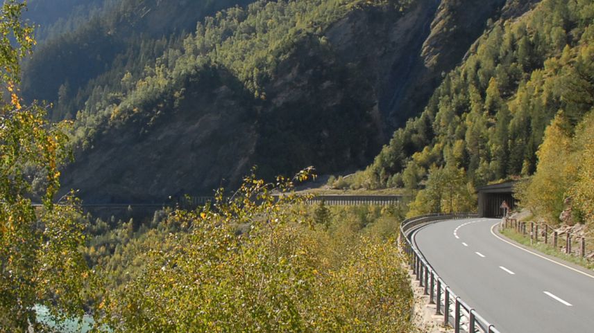 Pels ciclists esa privlus da circular tras la gallaria Val Zipla Val Mundin (fotografia: Nicolo Bass).