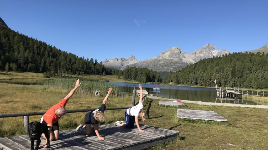 Tipp Nr. 1: Morgengymnastik am Stazer See!. Fotos: Anne-Marie Flammersfeld