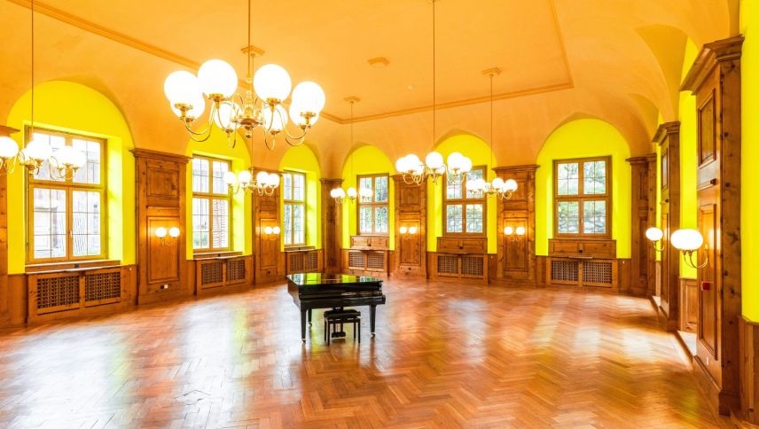 Der Saal soll zudem als Bühne für Aufführungen der Nova Fundaziun Origen dienen. Foto: Stefan Kaiser