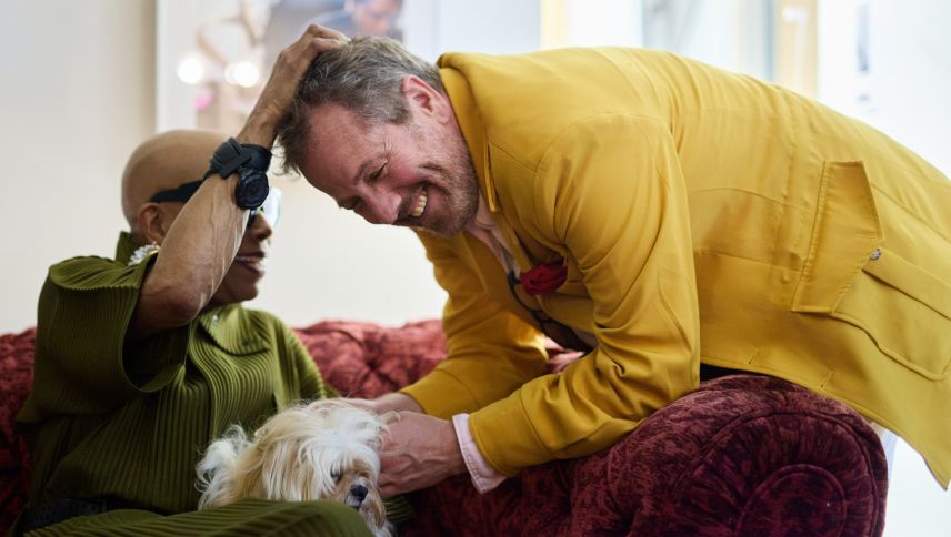 Die 77-jährige Grande Dame des Jazz, Dee Dee Bridgewater mit Daisy, krault Christian Jott Jenny. Foto: Henry Schulz