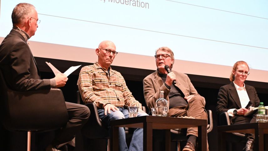 Unter der Leitung von Andri Franziscus diskutierten Jürg Girschweiler, Markus Furrer und Selina Nicolay (von links). Foto: Reto Stifel