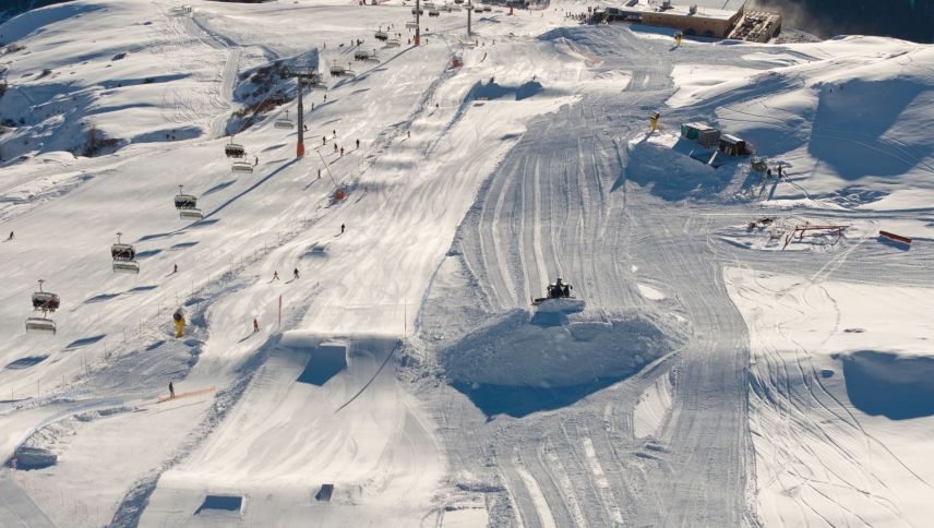 Cha’l Snowpark sarà la pista la plü chara i’l territori da skis, suppuona Curdin Erni. Ma eir üna chi inchanta di per di millis skiunzas e snowboarders chi nu vöglian far be stortas süllas pistas ordinarias (fotografia: Michael Steiner).