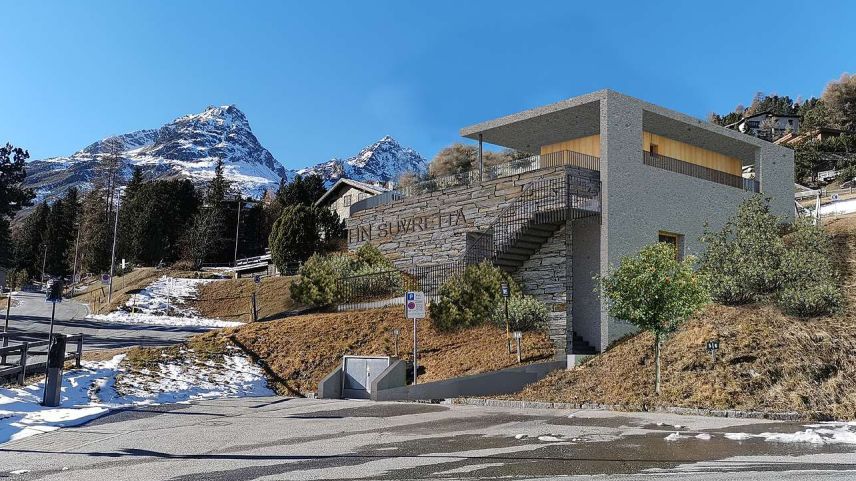 Die optisch optimierte neue Talstation der Sesselbahn Suvretta-Randolins, welche Anfang der Wintersaison den Betrieb aufnehmen soll. Visualisierung: Engadin St. Moritz Mountains AG