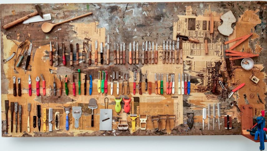 Daniel Spoerris Sammlung von Kartoffelschälern. Foto: Jon Duschletta