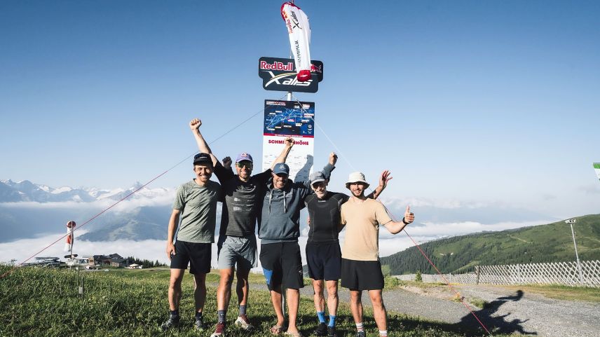 Die Freude im Team über das Erreichen des Ziels von Pädi ist um einiges grösser...  Foto: Sidario Balzarini
