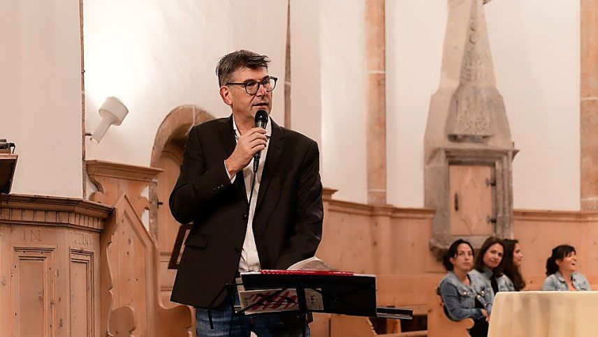 Curdin Lansel organisescha la fin da settember il seguond inscunter da chaunt a Zuoz (fotografia: mad/Singtage Zuoz).