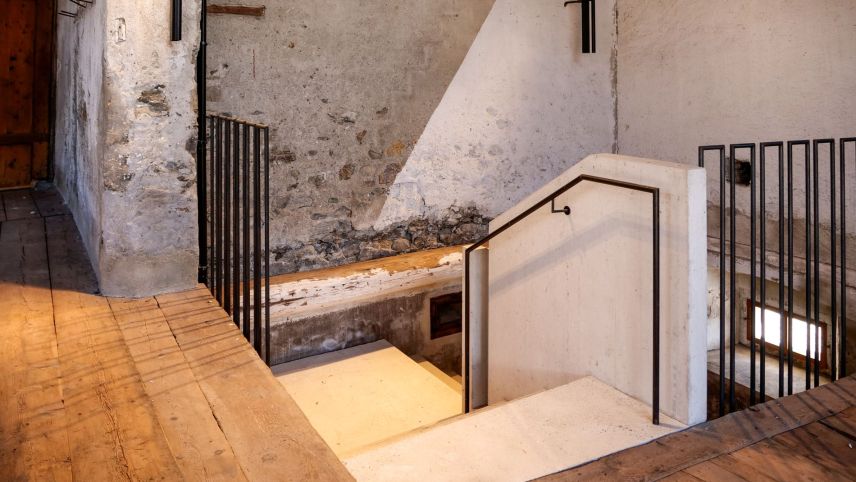 Als "minimal-invasiv" bezeichnen die Innenarchitekten Remo Derungs und Carmen Gasser Derungs die Eingriffe in die historische Bausubstanz. Foto: Jon Duschletta
