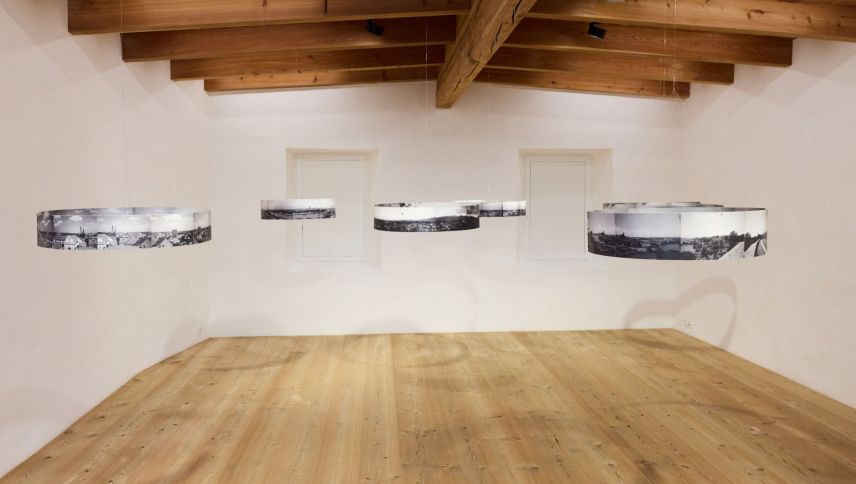 Panoramas fotografics muossan lös d’importanza per l’artista (survart a schnestra): Zagreb, Venezia, Paris ed oters plü (fotografia: Michael Steiner).